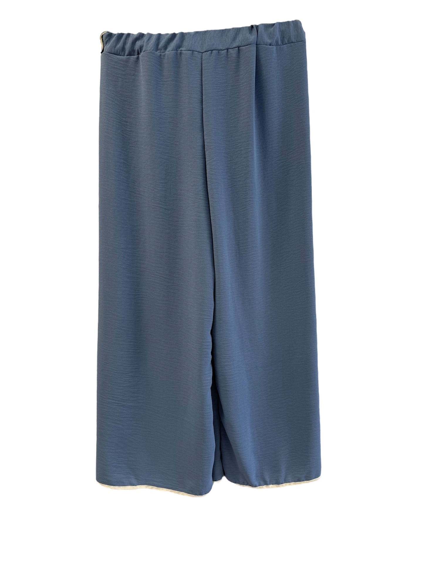 Ayla – Zweiteiler in Offwhite mit Kontrastdetails