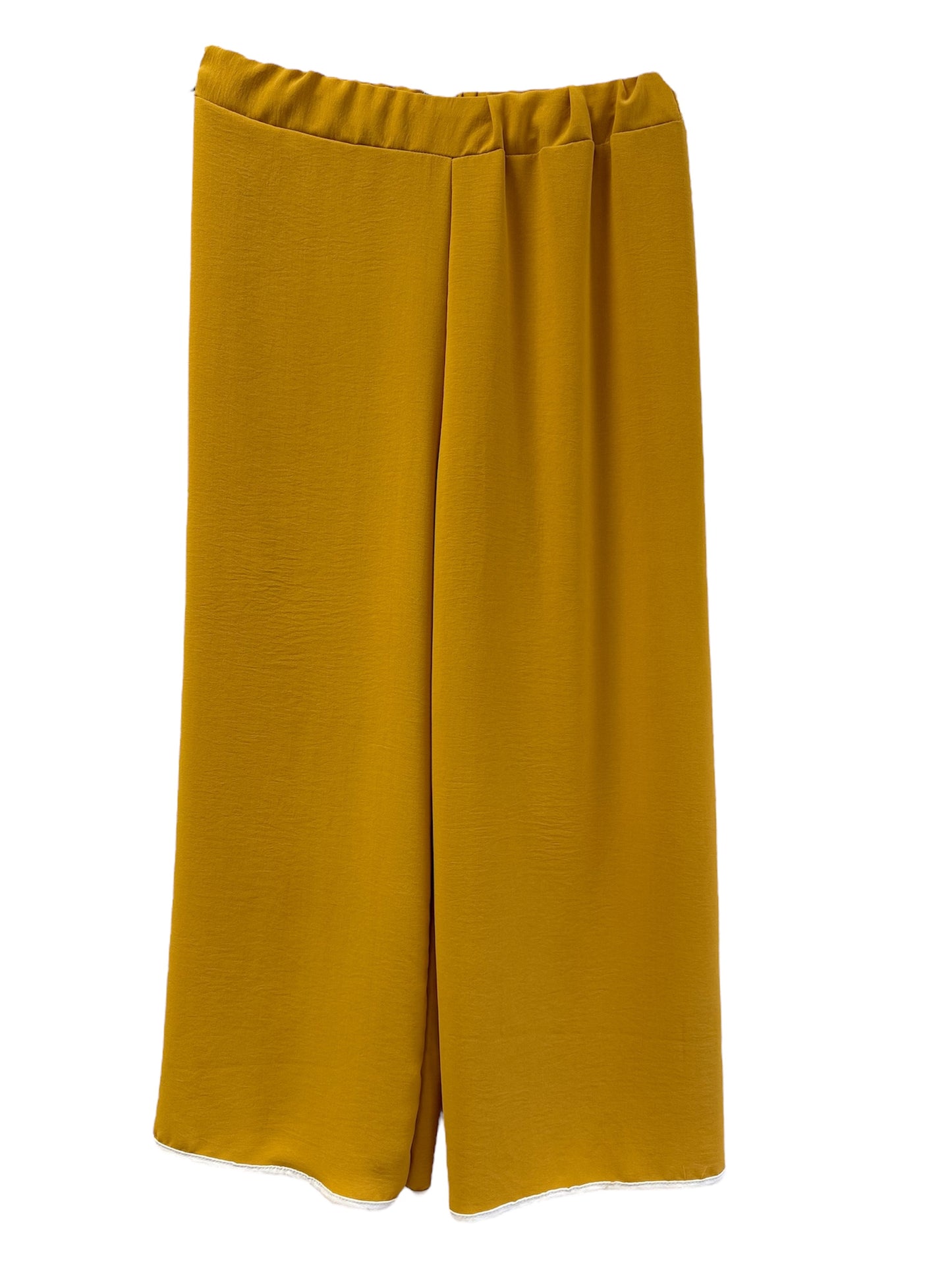 Ayla – Zweiteiler in Offwhite mit Kontrastdetails