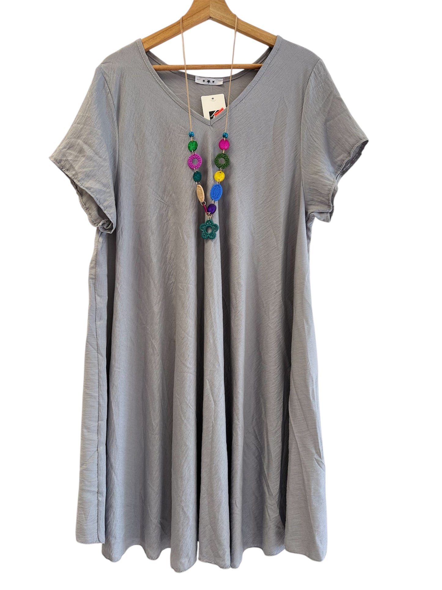 Elara – A-Linien-Kleid mit V-Ausschnitt & Kette