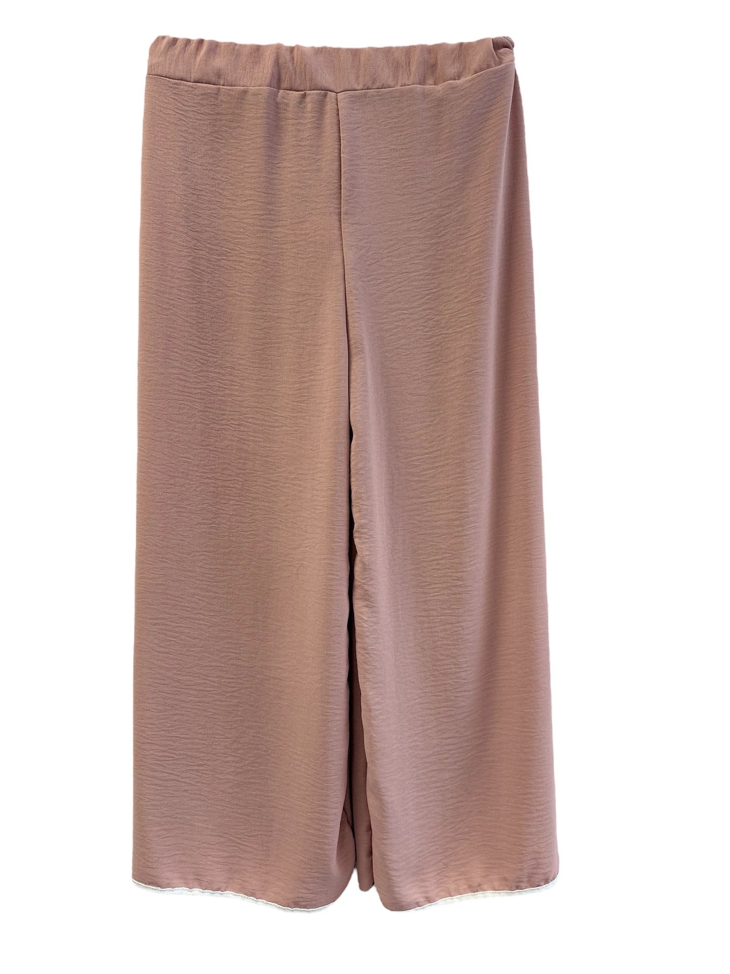 Ayla – Zweiteiler in Offwhite mit Kontrastdetails