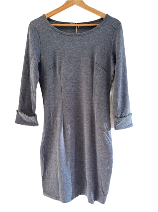 Kleid „Amara“ – sportlich-elegant in Grau