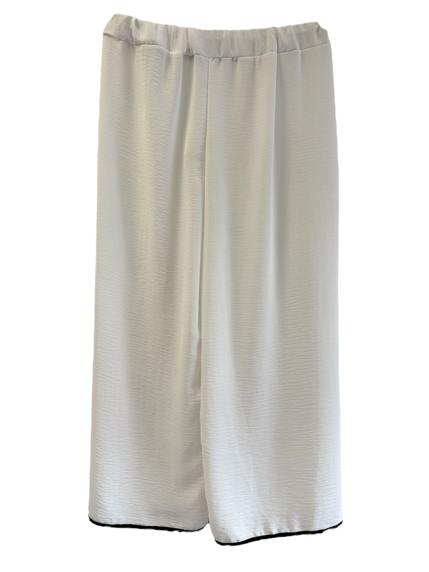 Ayla – Zweiteiler in Offwhite mit Kontrastdetails