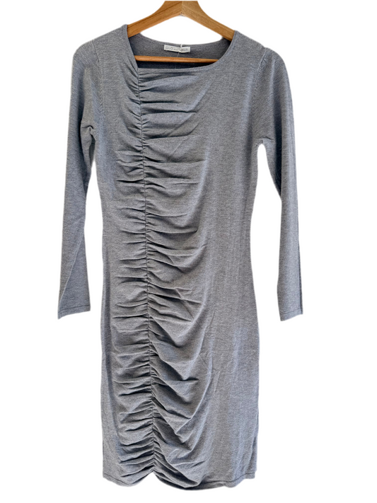 Cara – Figurbetontes Kleid mit Raffung