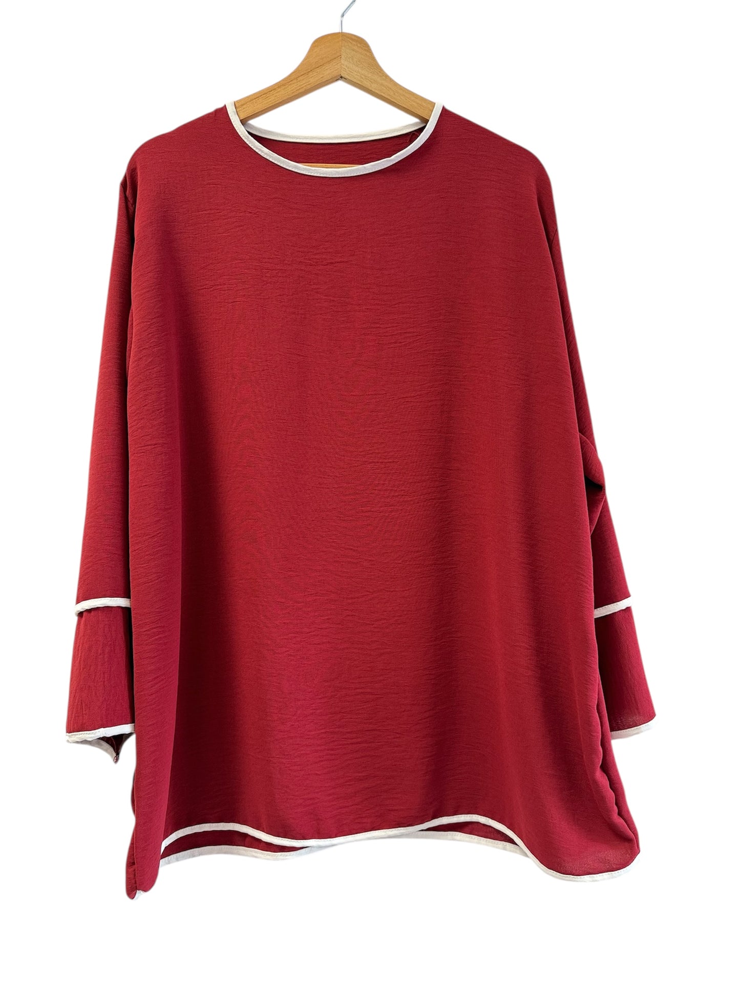 Ayla – Zweiteiler in Offwhite mit Kontrastdetails