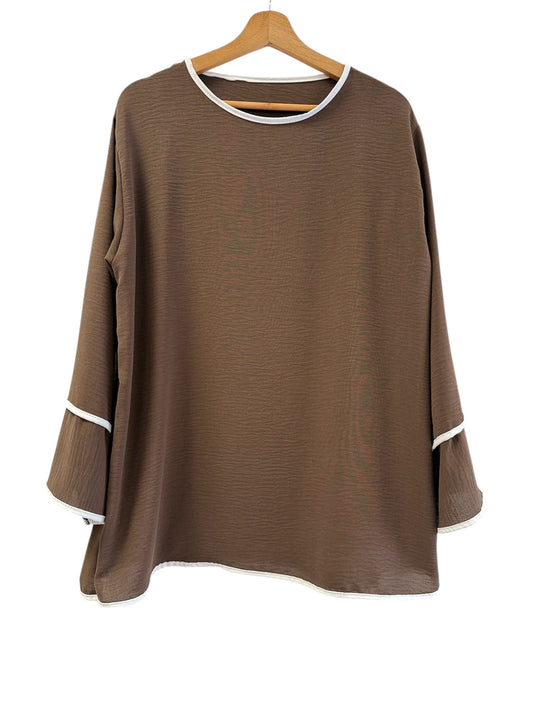 Ayla – Zweiteiler in Offwhite mit Kontrastdetails